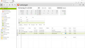 Screenshot der Vertec Leistungserfassung: Ein Mitarbeiter bucht Zeiten auf mehrere Mandate mit Angaben zu Tätigkeit, Aufwand, Ansatz und Honorar. Die Tagesansicht zeigt Präsenz- und Leistungszeiten sowie die Differenz.